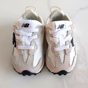 New Balance Kids Sneakers in White, Beige, Black